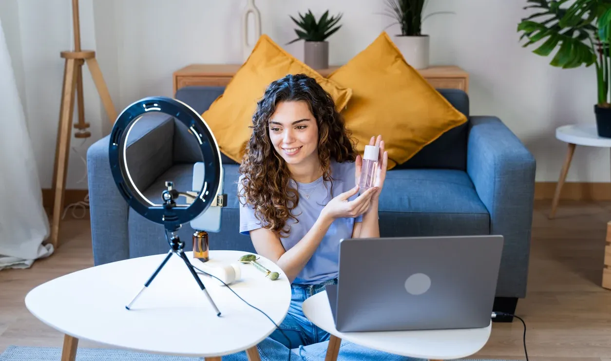 Teenage influencer selling ecommerce products